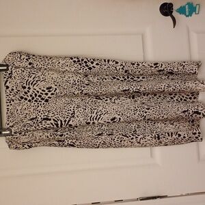 EUC Women's size 2xl animal print silky skirt